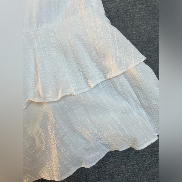 Cute white dress from Showpo size US4 - Picture 4 of 4